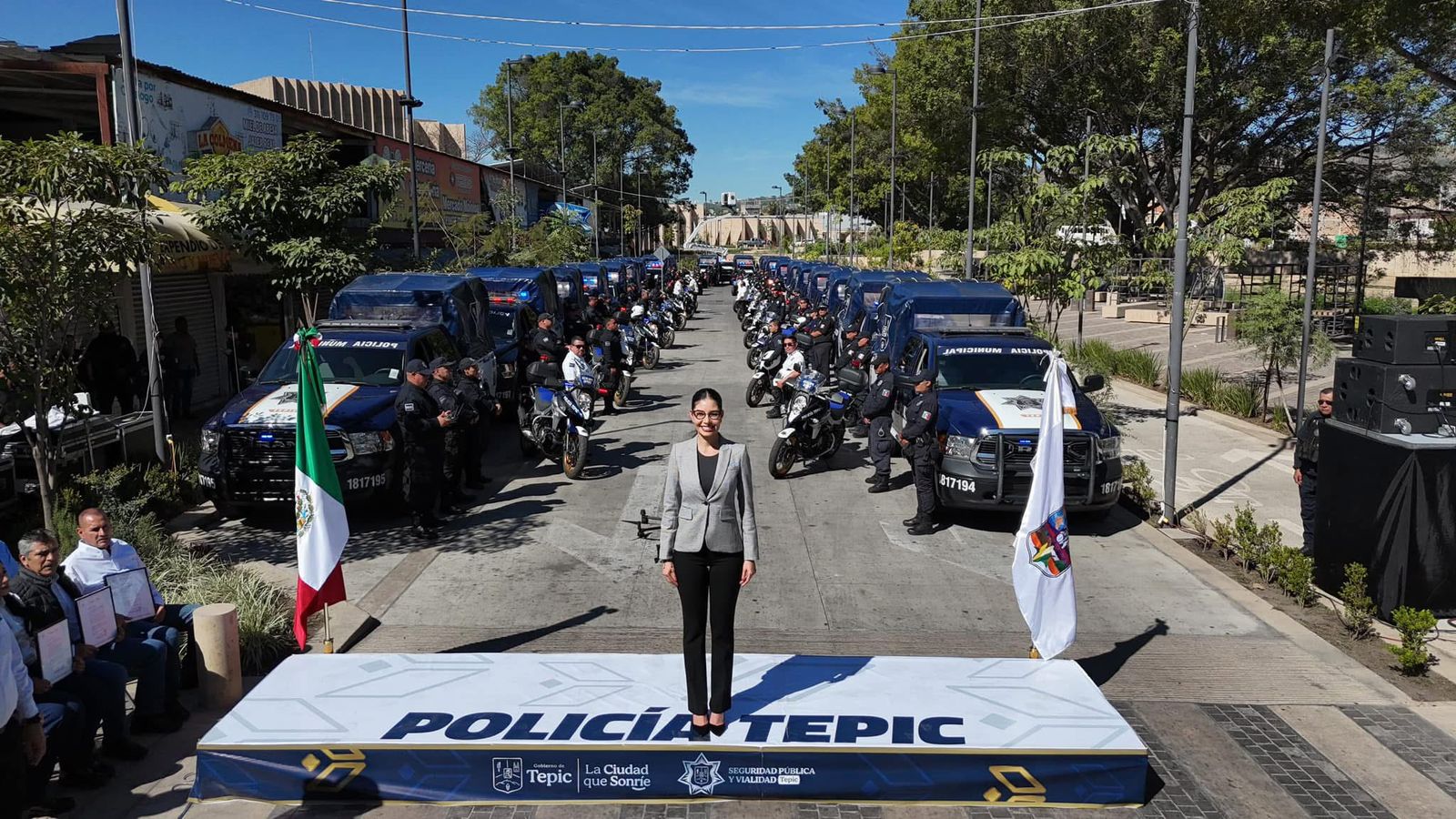 Geraldine entrega 44 nuevos vehículos a la Policía de Tepic - Ulloa ...